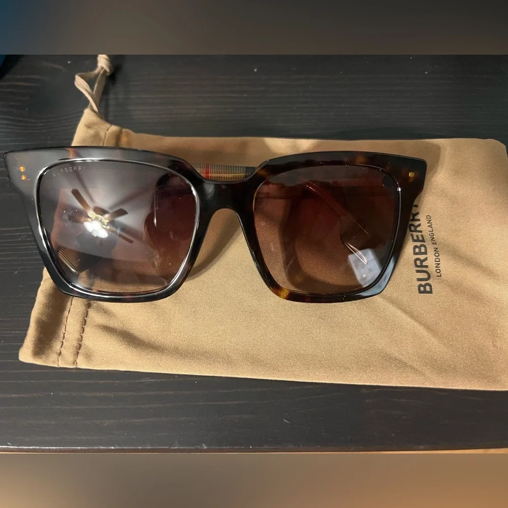 Burberry Tortoiseshell Square Sunglasses with Brown Lenses